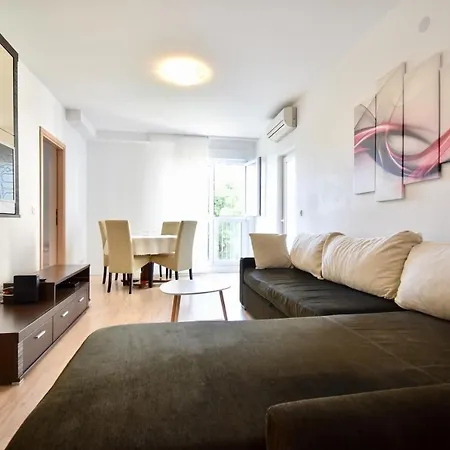 Sea View With 2 Bedroms, Pet Friendly Pula