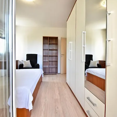 Sea View With 2 Bedroms, Pet Friendly Apartment Pula